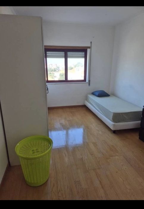 Quarto para arrendar com muita boa localização