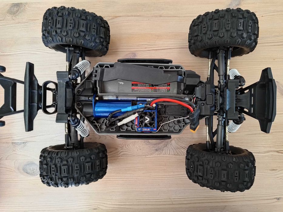 TRAXXAS Hoss 4X4 VXL + Bateria 3s + Ładowarka SKYRC T200 + Nowe serwo