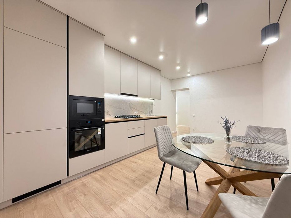 Велика 1-кімнатна в ЖК «На Щасливому». 49 м2. Вул. Студенська 32 !!!