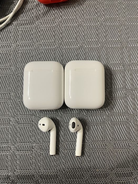 Продам Airpods 2 +два кейса Оригинал б/у