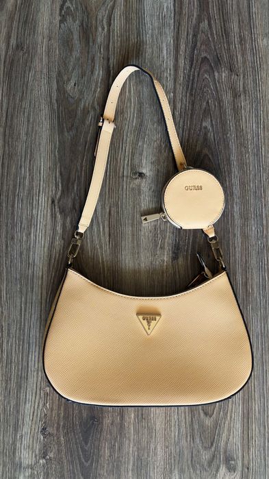 Продаю жіночу сумку Guess