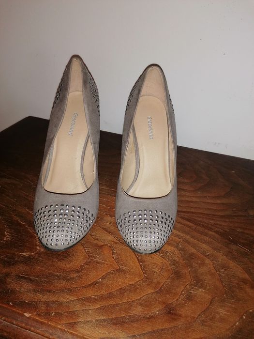 Sapatos de cerimónia nunca usados