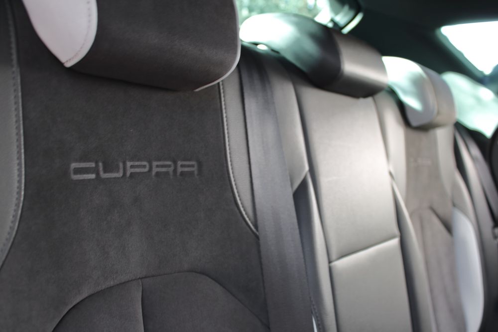 Seat Leon Cupra 280 2.0 TSI (319€/mês)