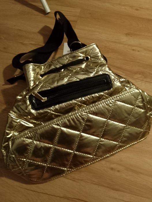Nowa pikowana torebka czarno-zlota  typu worek