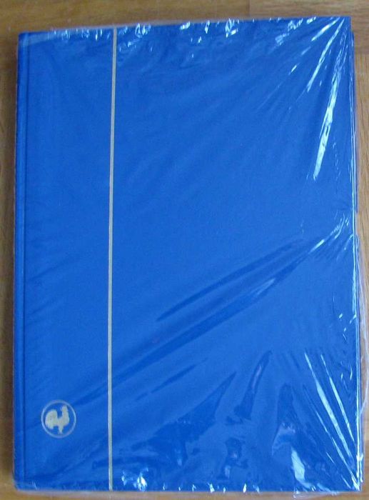 Znaczki Klaser A4 60 stron białych - okładka ciemno-niebieska nowy