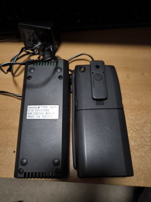 Вінтажний мобільний телефон Ericsson GH 198