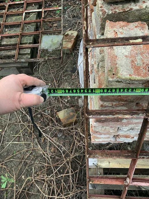 Stare okna metalowe z 100 letniego budynku - 2 sztuki