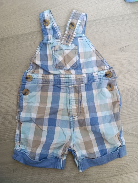 Krótkie spodenki ogrodniczki niemowlęce rozm. 56
