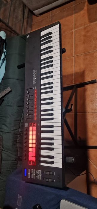 Piano Controlador midi LAUNCHKEY 61
