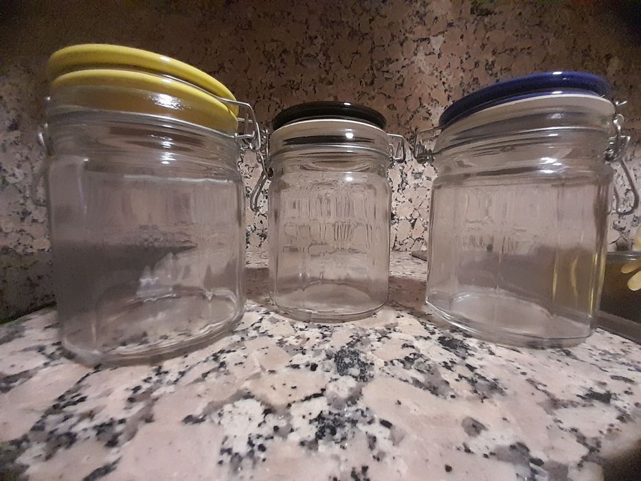 Potes de vidro com tampo