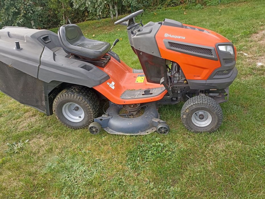 Kosiarka traktorek Husqvarna TC142 2cylindry 107cm