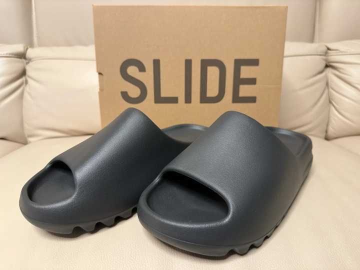 Yeezy_Slide_onyx_Czarny 43