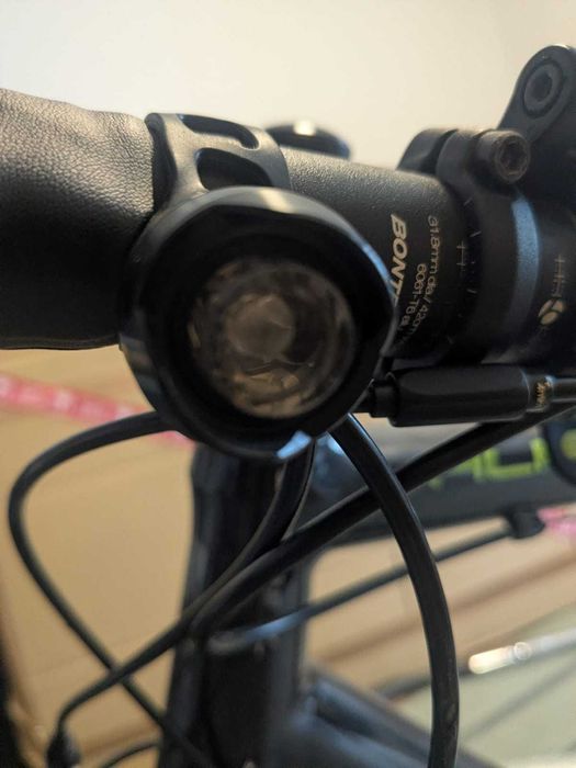 Bicicleta de estrada Trek Émonda ALR Shimano 105 com acessórios