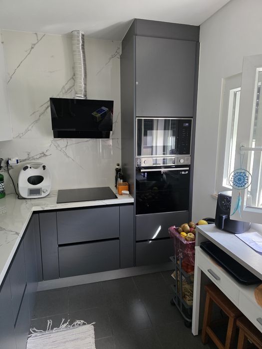 Aluga-se r/c de moradia Bifamiliar