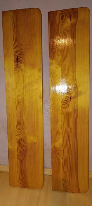 Parapet z litego drewna lakierowany