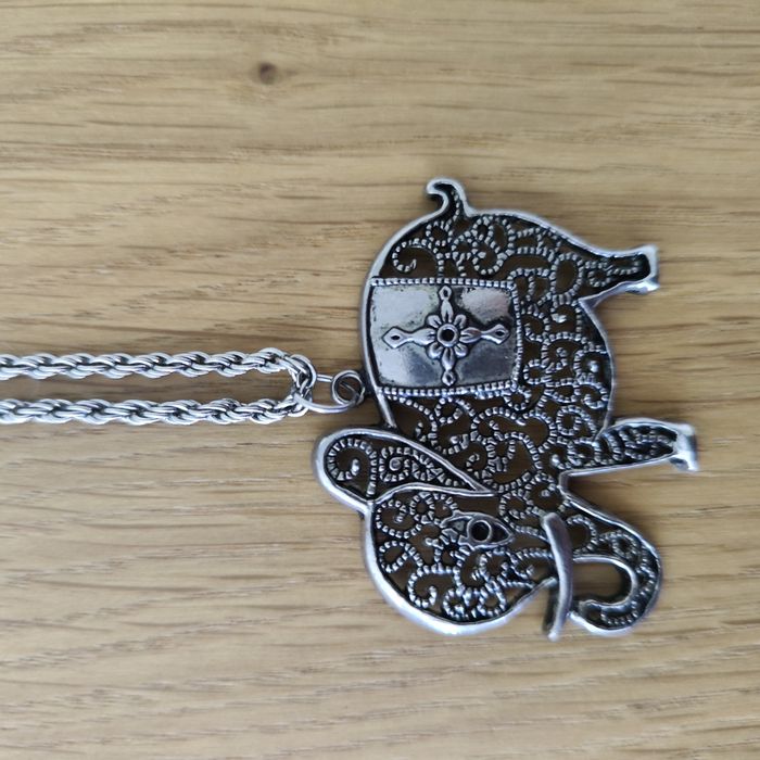 Colar com pendente elefante