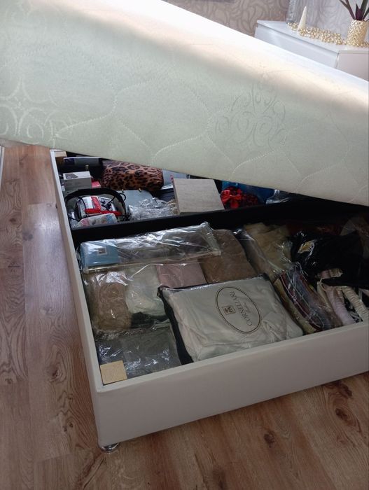 Кровать с подъёмным механизмом, встроенный матрас