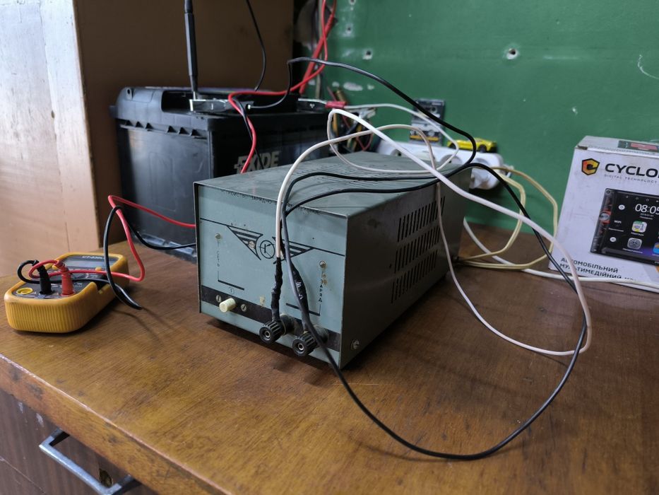 Зарядное устройство для АКБ производства СССР  12 вольт