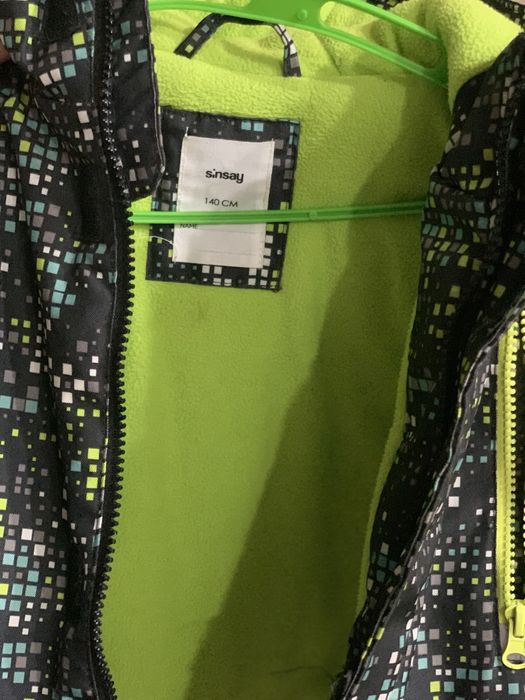 Куртка  тепла на хлопчика р/140