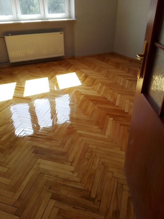 Cyklinowanie podłogi schody drzwi