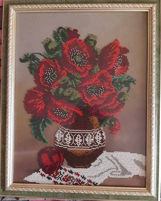 Картины вышиты бисером
