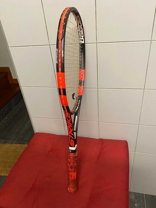 Raquete Babolat Pure Strike 100 - 3:4 3/8 290g 645cm2 Balance 320mm