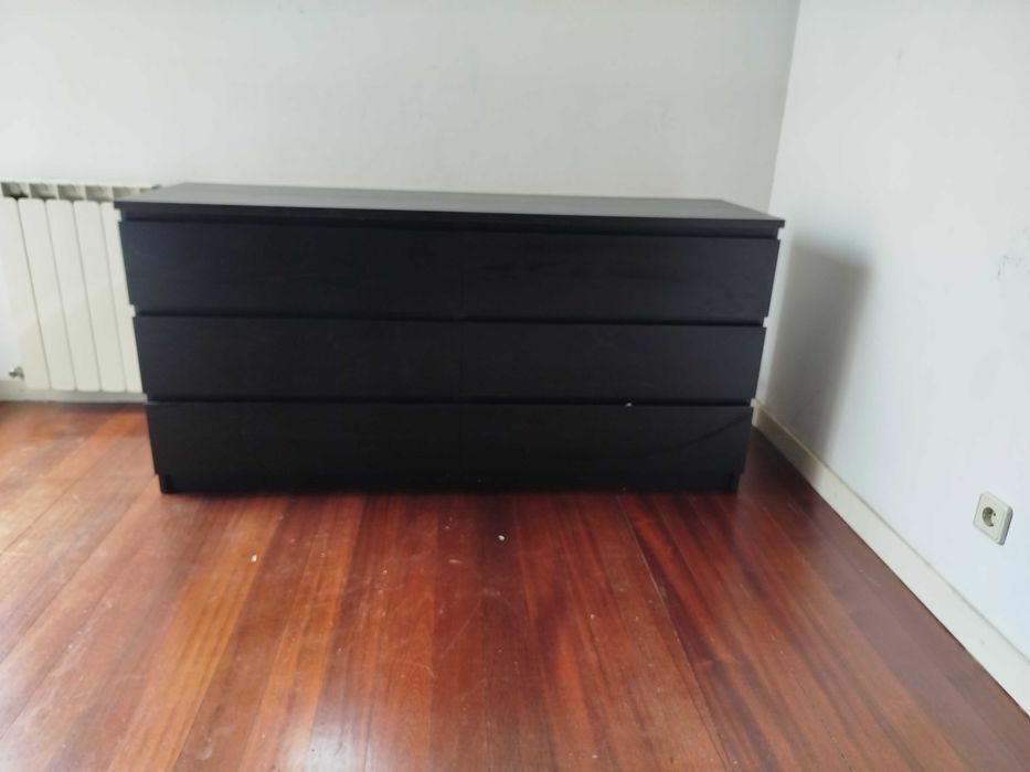 Cómoda wengué em bom estado