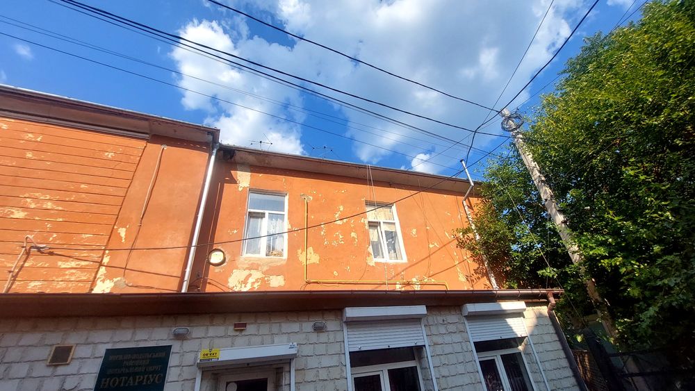 Продам 2-кімнатну квартиру. Пл.Шевченка,5/14.