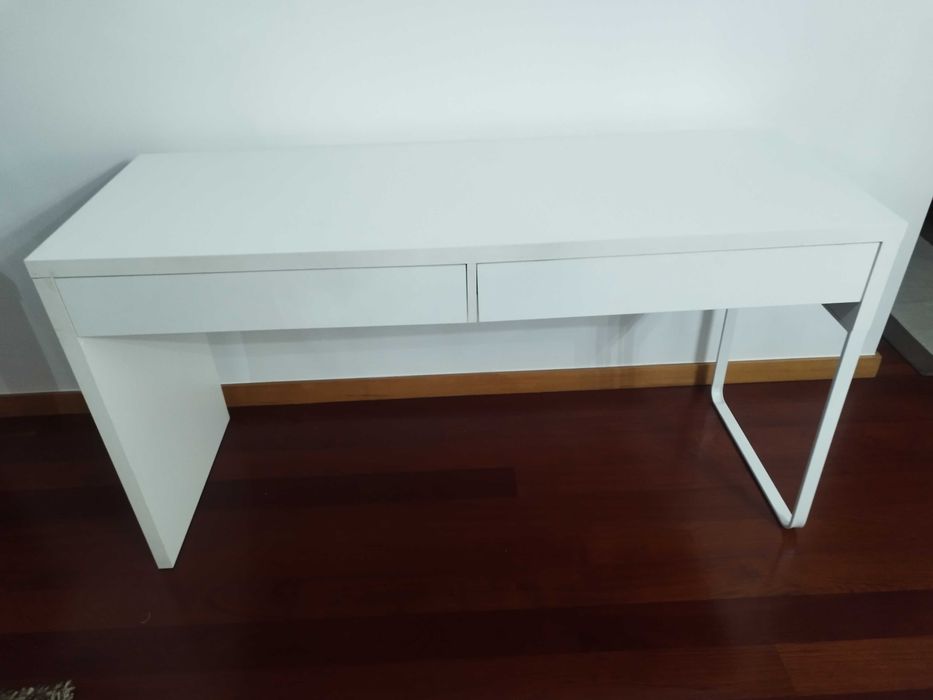 Secretaria branca em ótimo estado 138x50