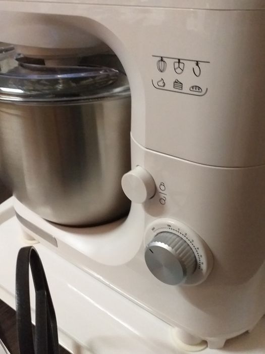 NOVO À  ESTREIA Batedeira robot de cozinha 600W taça inox 5Ltampa antisalpicos,3peças para bater claras,misturar,amassar VALOR FIXO em mão veja zonas