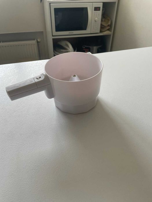 Механическое сито для муки с батарейным питанием в форме чашки