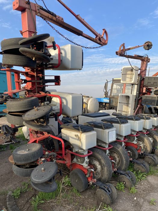 Продам сівалку точного висіву MF 555 -12 рядкова