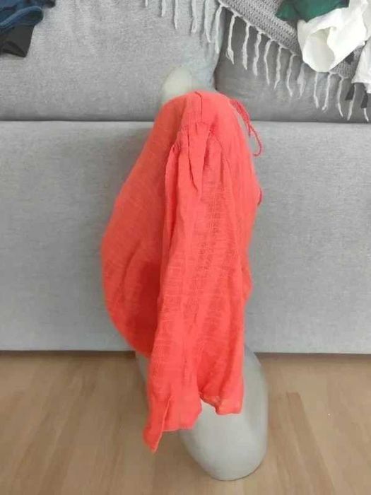 Top Curto Coral com Detalhes em Renda – Estilo Boho Chic Lanidor