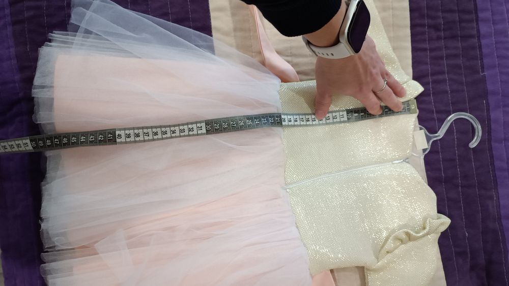 Продам нарядне  плаття на дівчинку (рост 86 см)