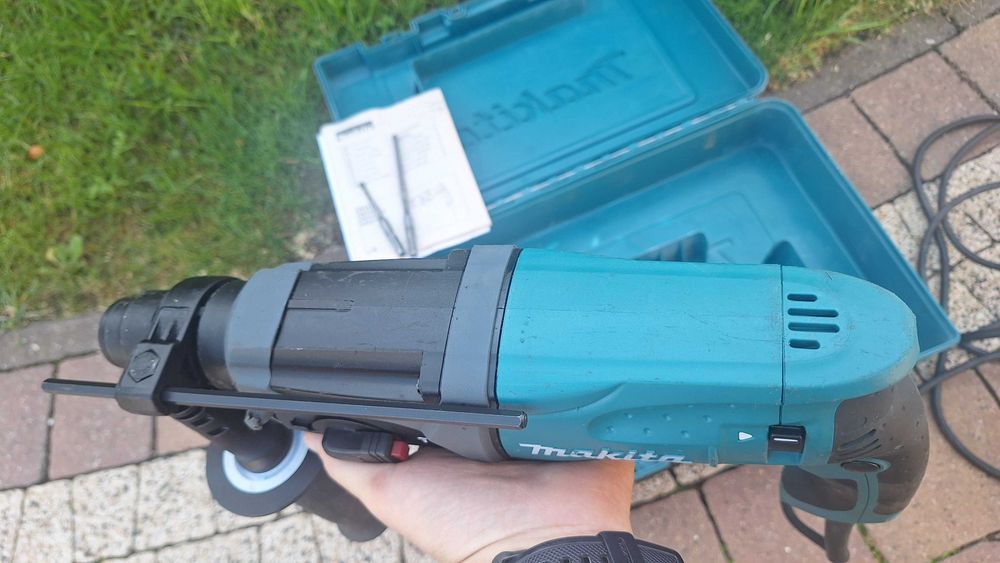 Młotowiertarka Makita HR2470, 780W 2,7J + wiertła 2024r