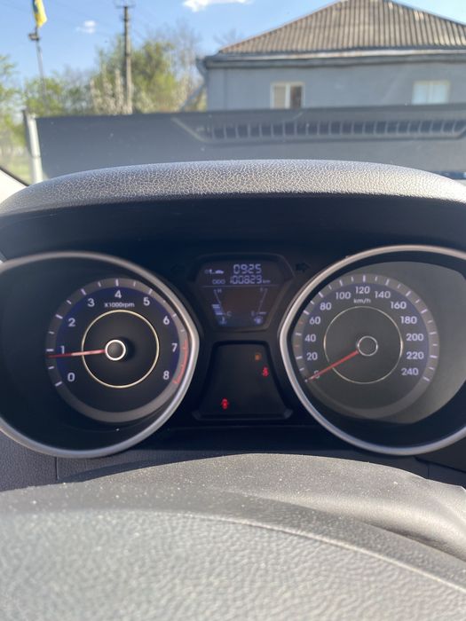 Hyndai Elantra 1.8 бензин