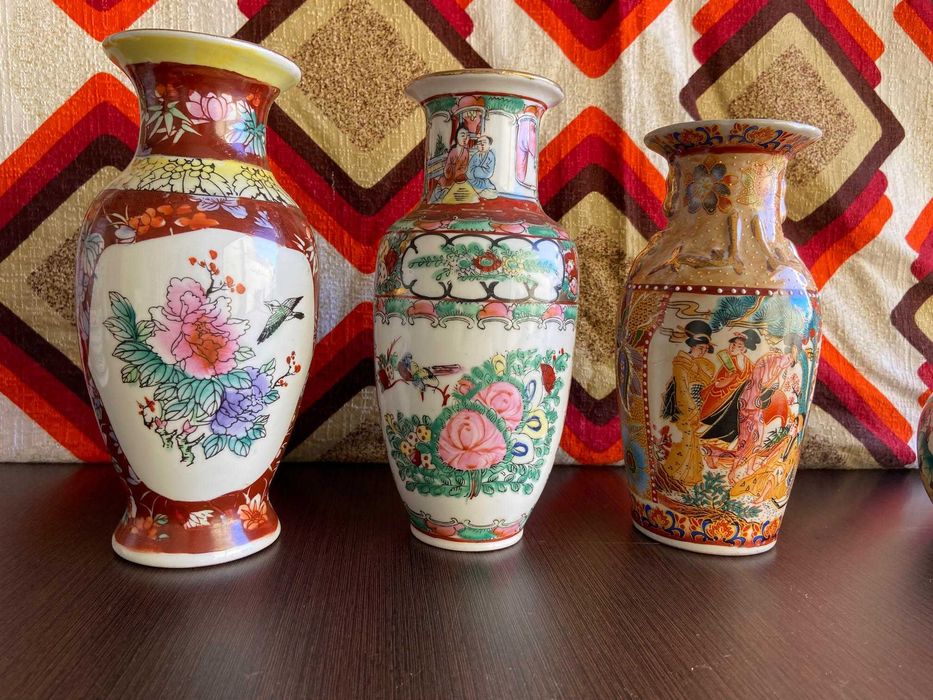 Hand-painted Chinese vases429814011250626564