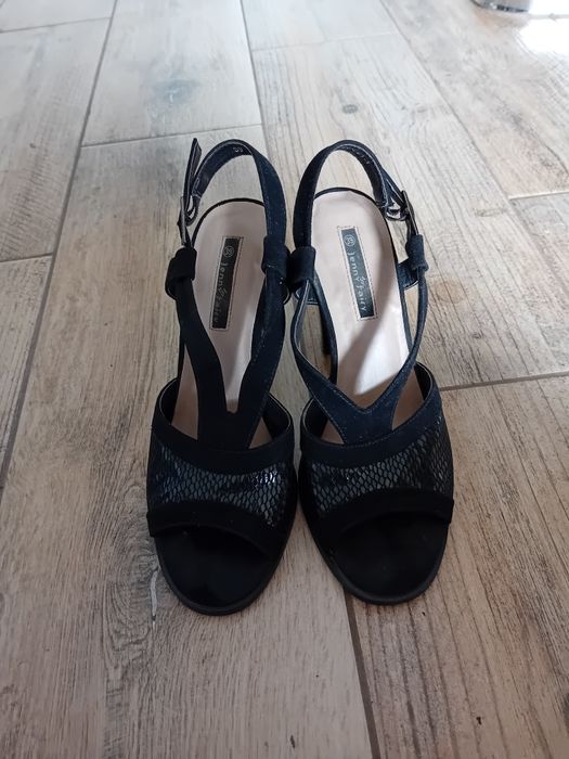 Śliczne sandaly damskie jak nowe 39