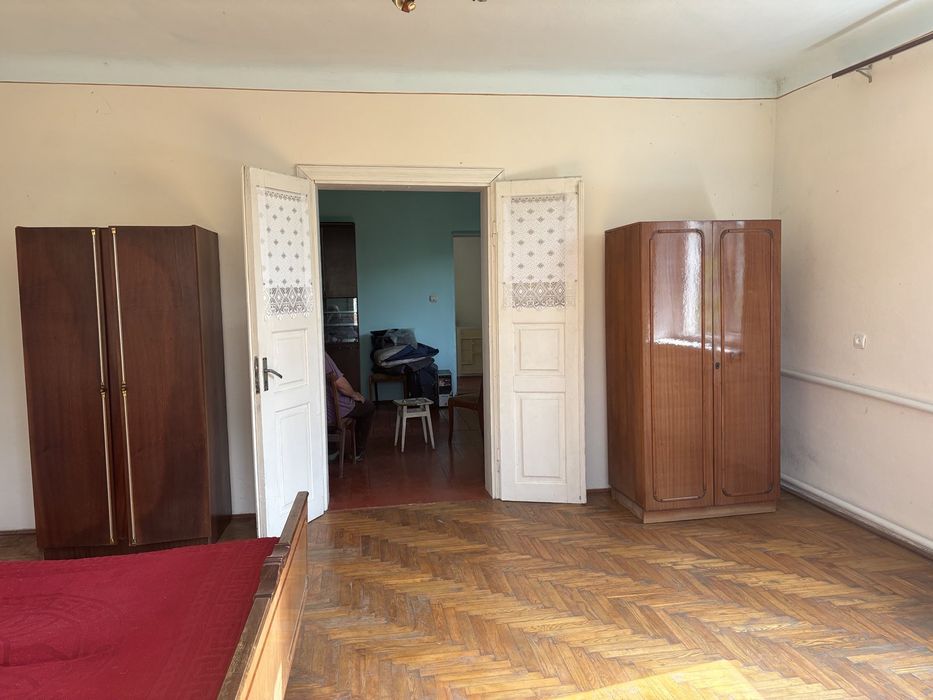 Здається пів будинка в Крихівцях