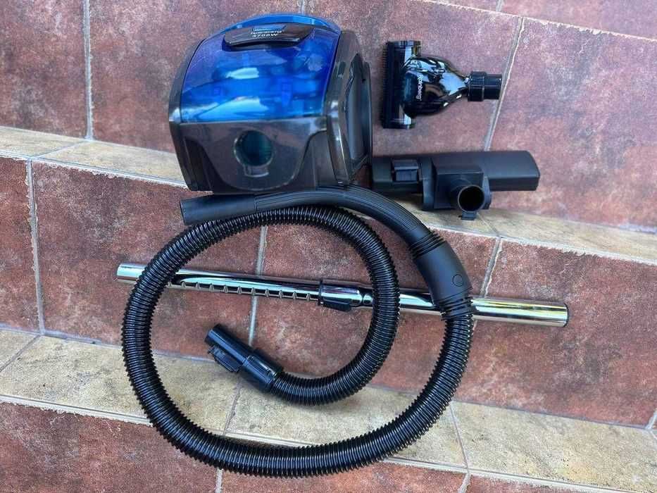 Пилосос безмішковий + турбощітка. 3700ватт. Колбовий. Німеччина.