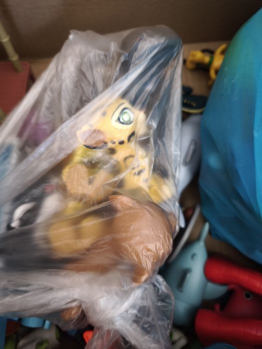 Caixa com brinquedos