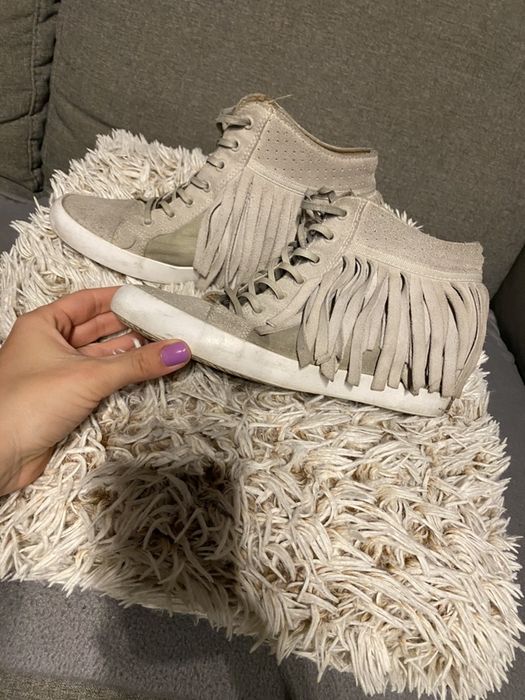 Oryginalne sneakersy Guess szare skóra frędzle 38 koturn