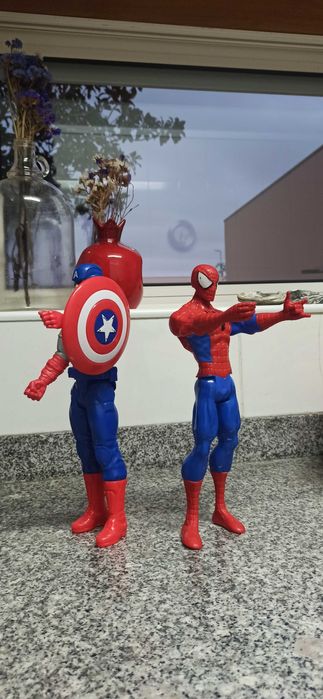 3 Figuras- Marvel e Star Wars