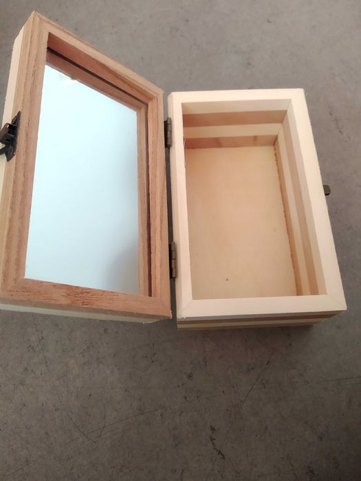 Caixa de madeira64750705386498123