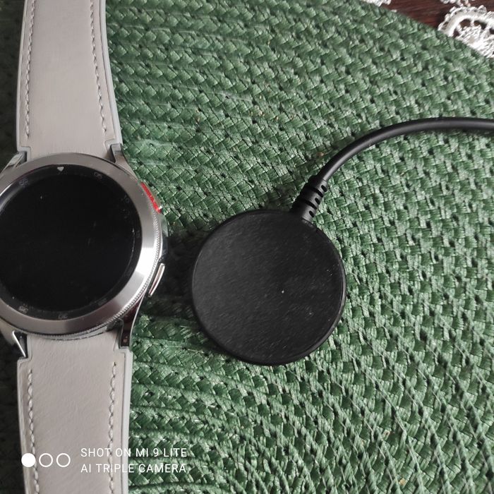 Samsung Galaxy Watch4 sprzedam zamienię.