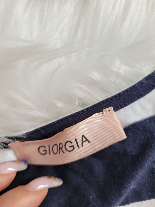 Sukienka dopasowana w paski biało granatowa z siateczką