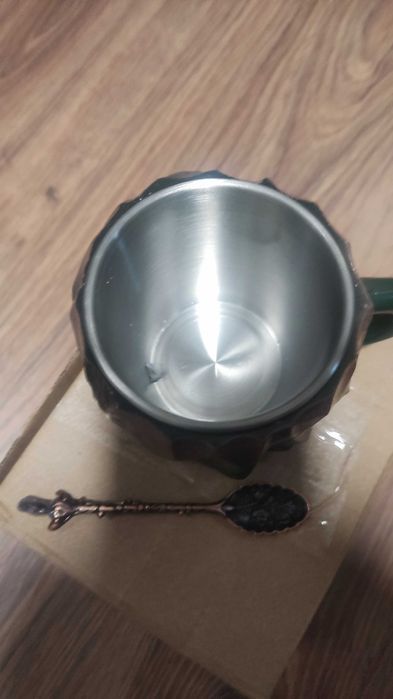 Kubek do kawy z kryształu mineralnego . Wielofunkcyjny, ergonomiczny .