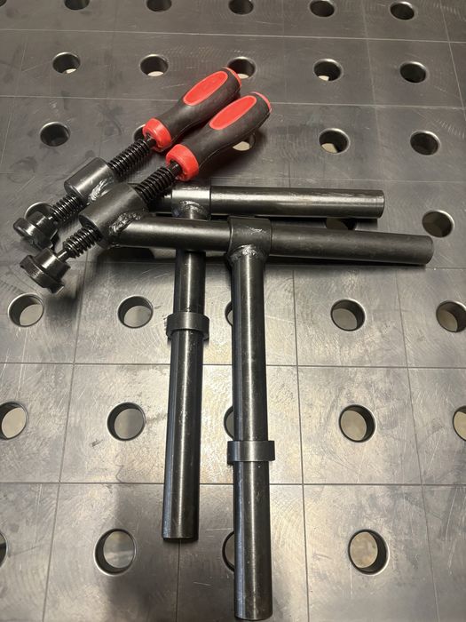 Ścisk spawalniczy D28