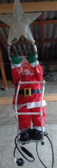 Дід Мороз на драбинці