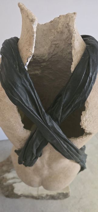Esculturas em massa Pedra, Figura Feminina